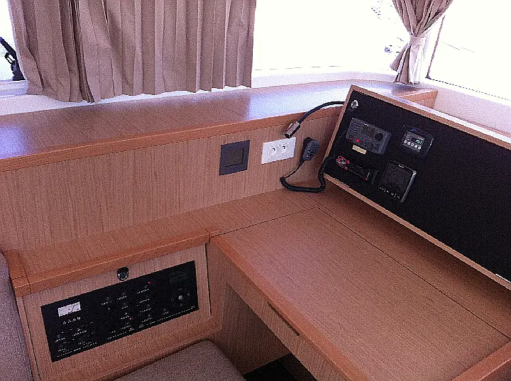 Lagoon 400 S2 - photo