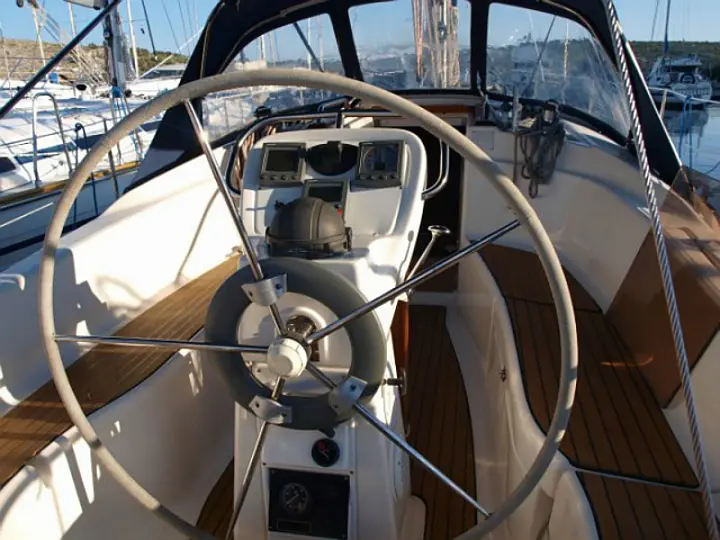 Bavaria 32 - exterior