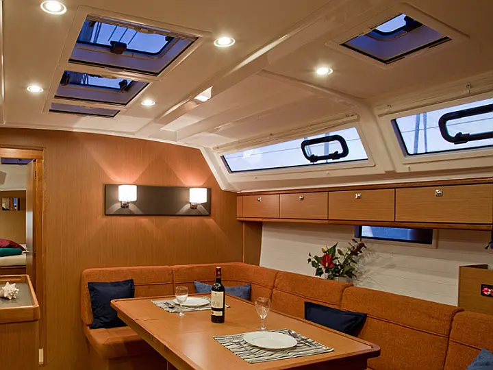 Bavaria 46 Cruiser - interior