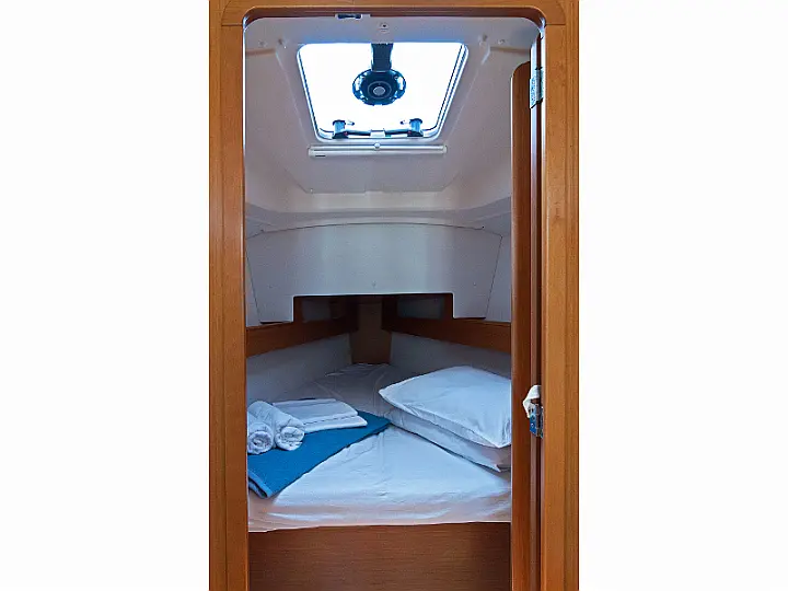 Sun Odyssey 33i - interior