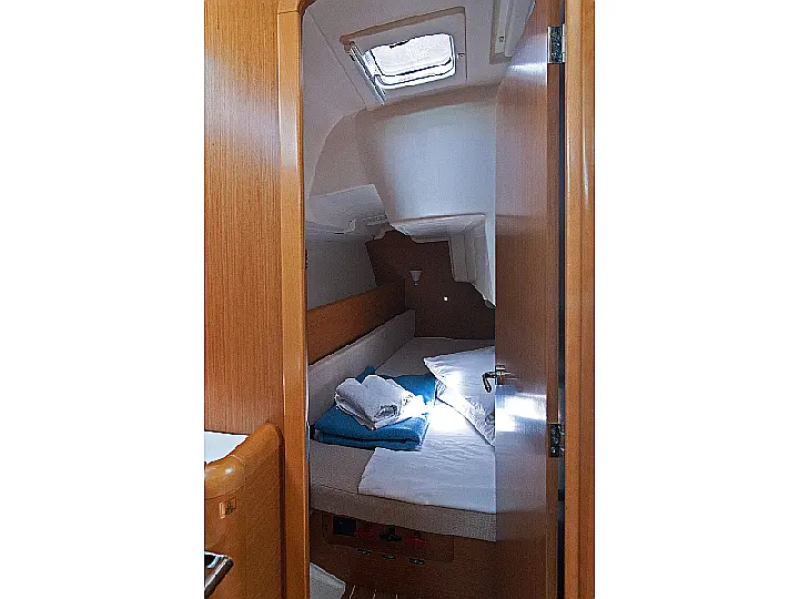 Sun Odyssey 33i - interior