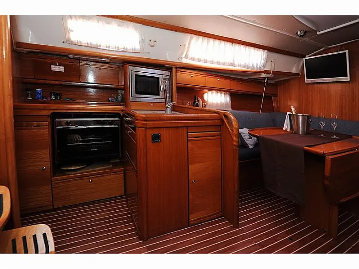 Bavaria 34 Cruiser - interior