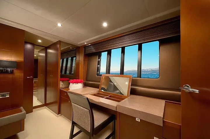 Princess 72 - 