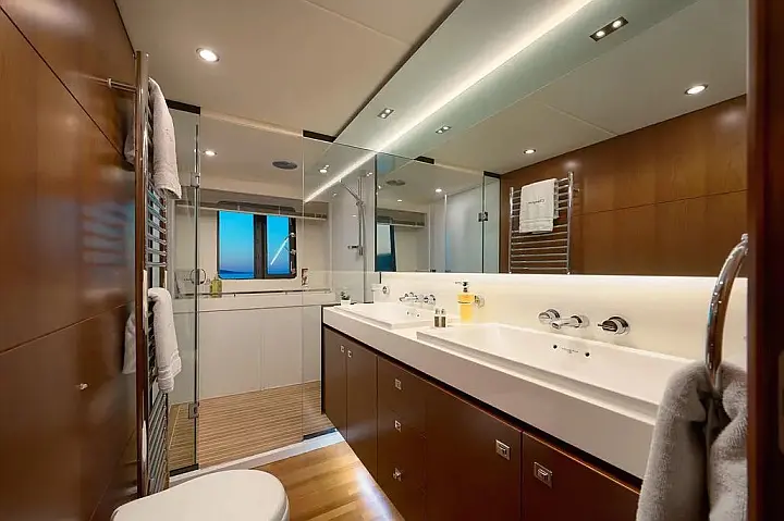 Princess 72 - 