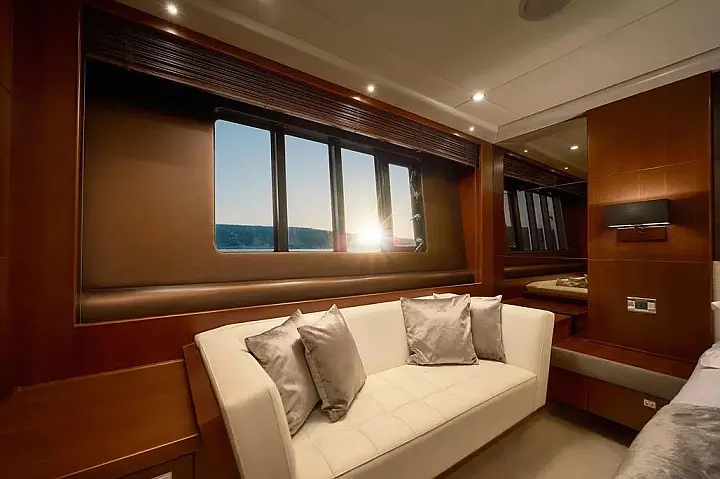 Princess 72 - 