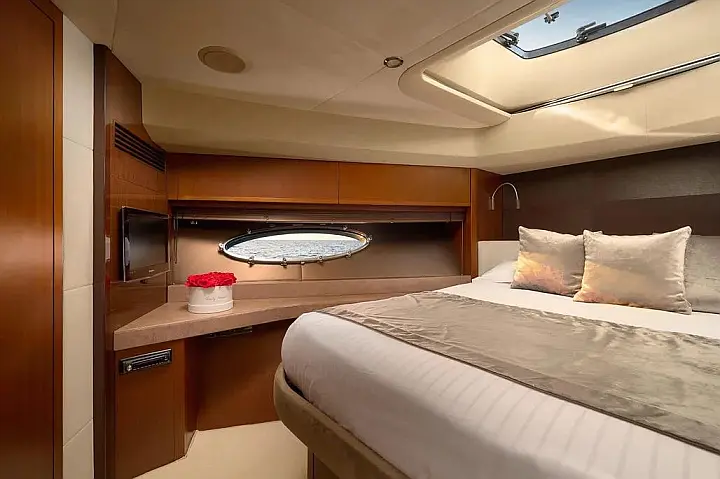 Princess 72 - 
