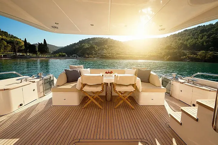 Princess 72 - 