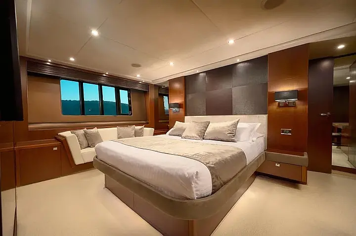 Princess 72 - 