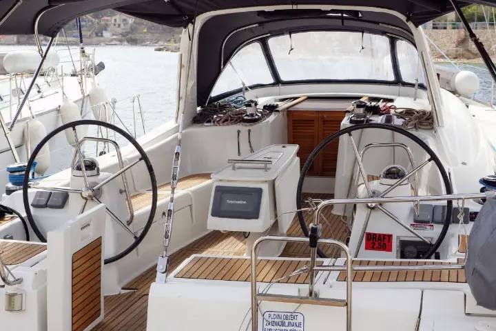 Oceanis 50 Family - Exterior - deck (photo taken 2019)