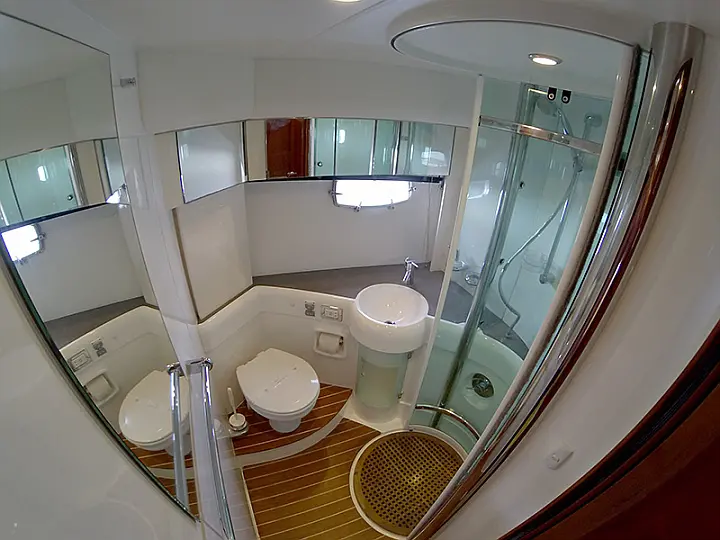 Fairline Targa 52 GT - Bathrooom