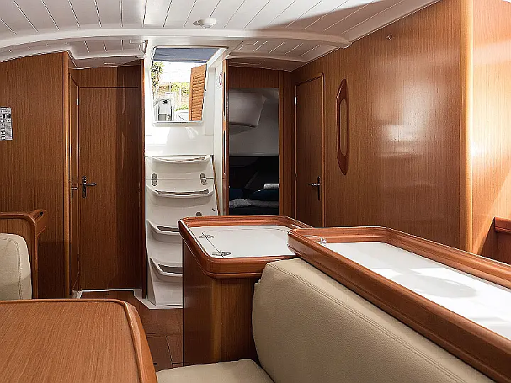 Beneteau Cyclades 50.5 - Interior - saloon (photo taken 2019)