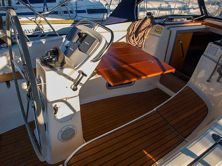 Bavaria 32 - exterior