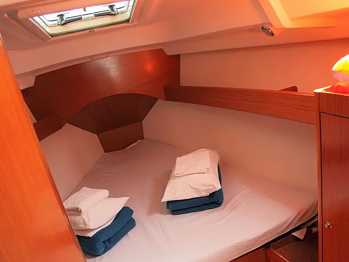 Beneteau Cyclades 43.4 - Interior - cabin (photo taken 2019)