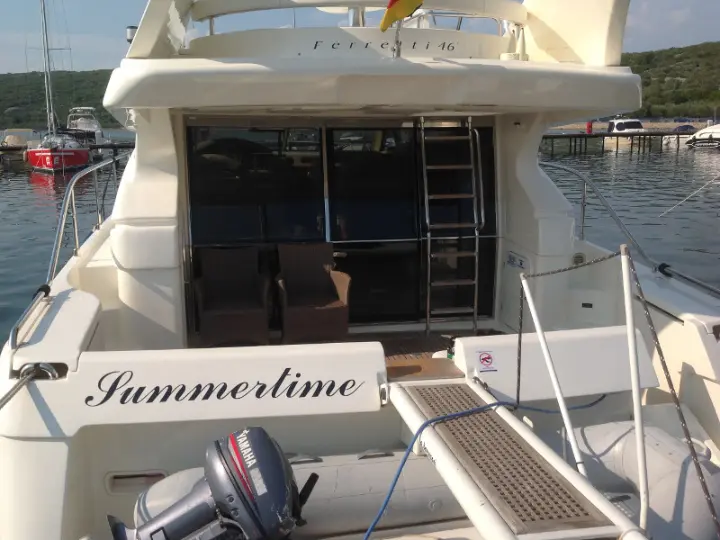 Ferretti 460 - exterior