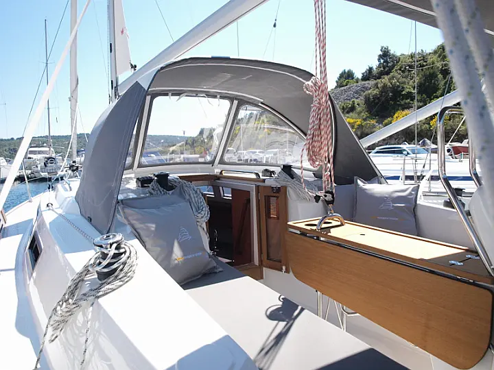 Bavaria Cruiser 33 - exterior